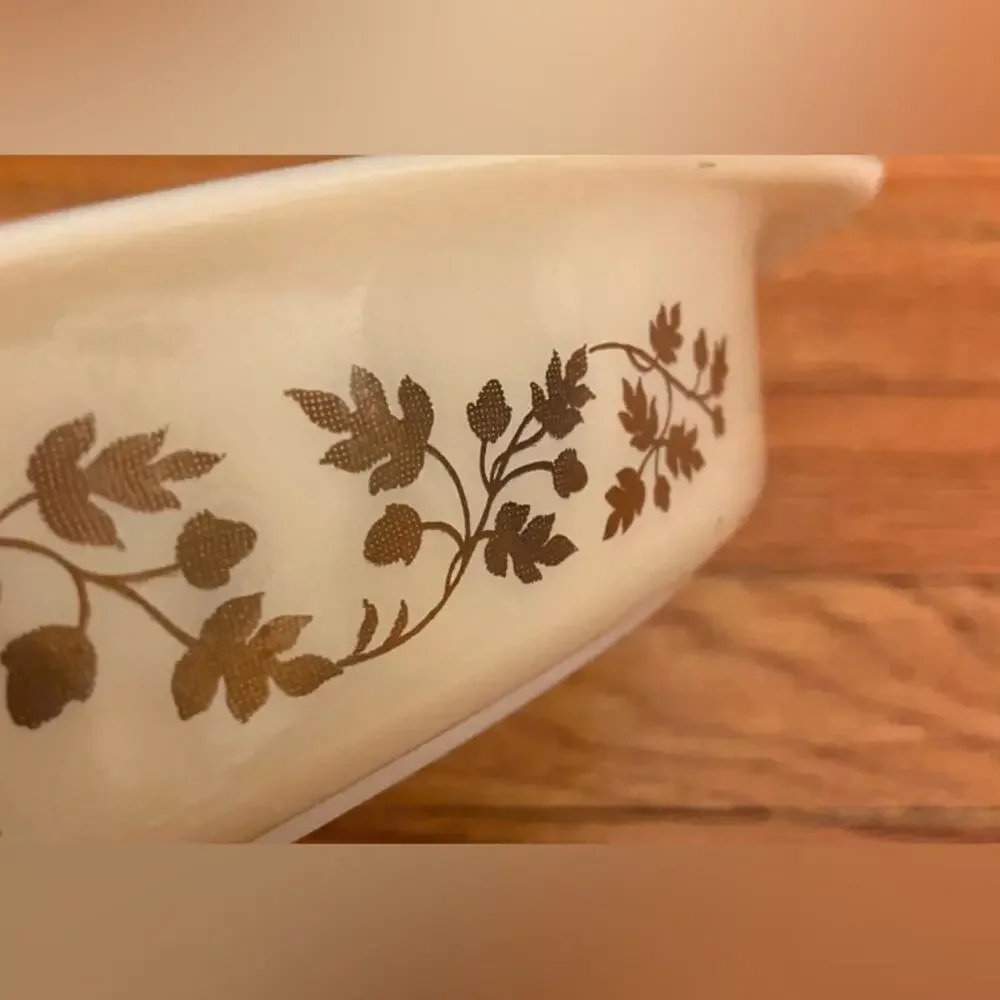 Vintage PYREX Acorn 1.5qt Casserole Dish w/Divider